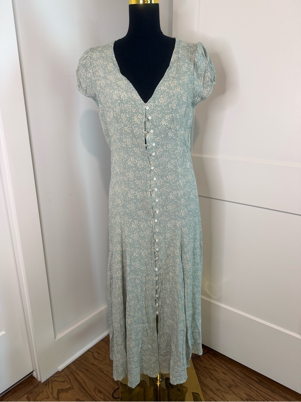 NWT (M) In Loom Button-Front Sage Floral Midi Dress